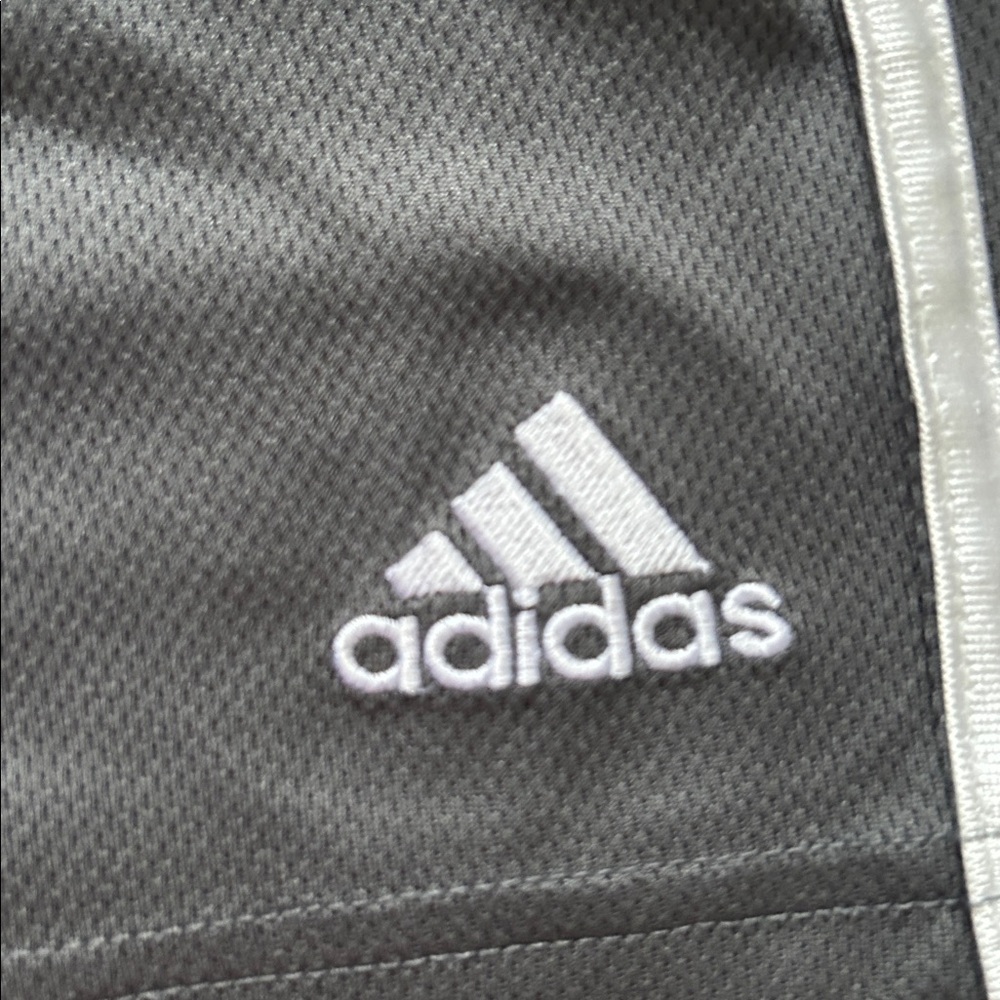 Adidas shorts - Picture 3 of 9